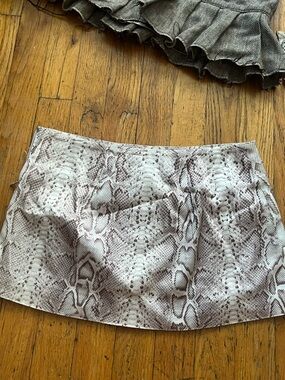 Marciano low rise Snake-Print Mini Skirt - White & Brown
